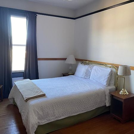 Royal Hotel Chilliwack Extérieur photo