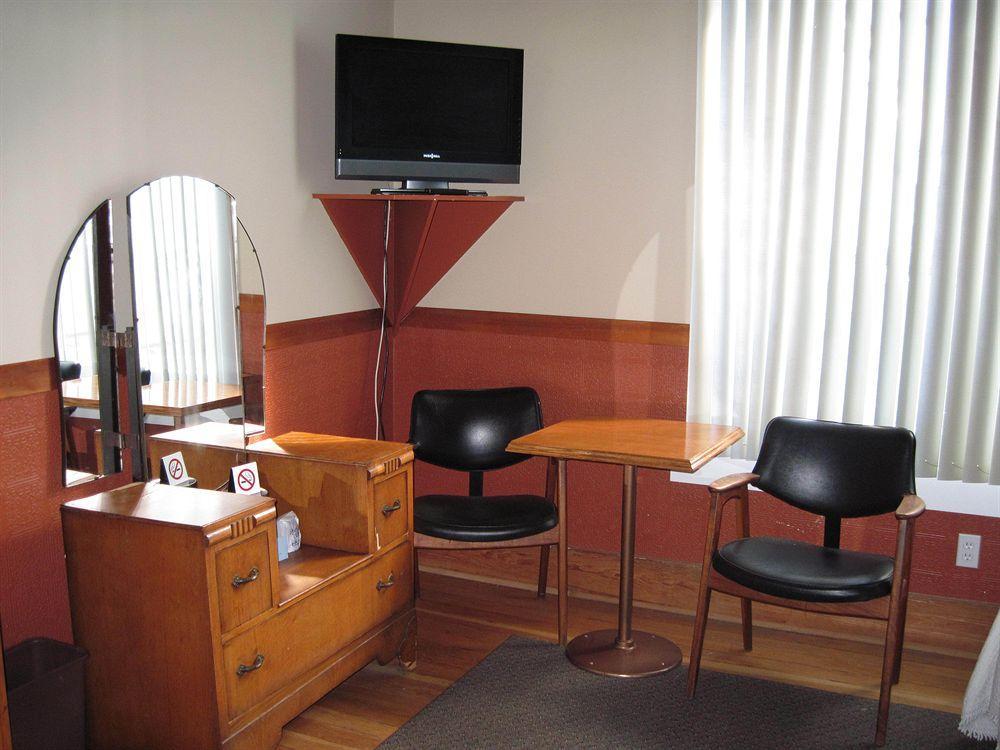 Royal Hotel Chilliwack Extérieur photo