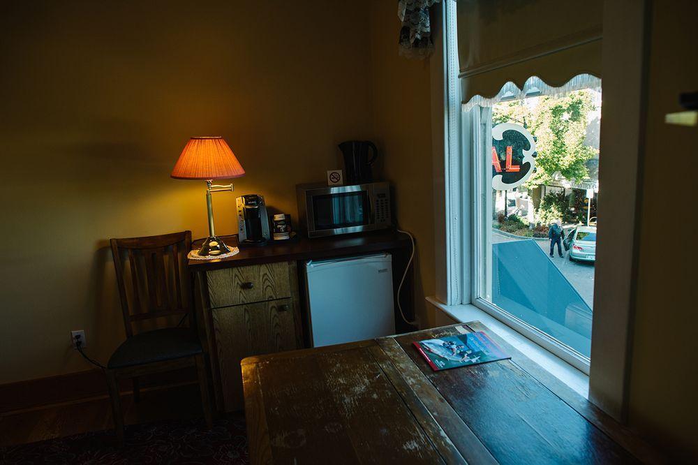 Royal Hotel Chilliwack Extérieur photo