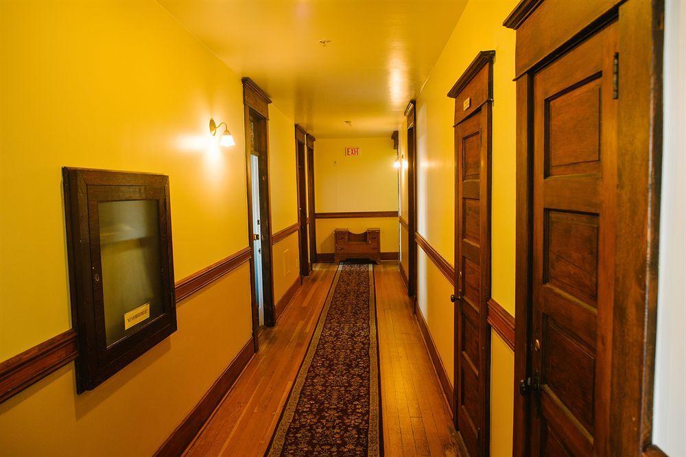 Royal Hotel Chilliwack Extérieur photo