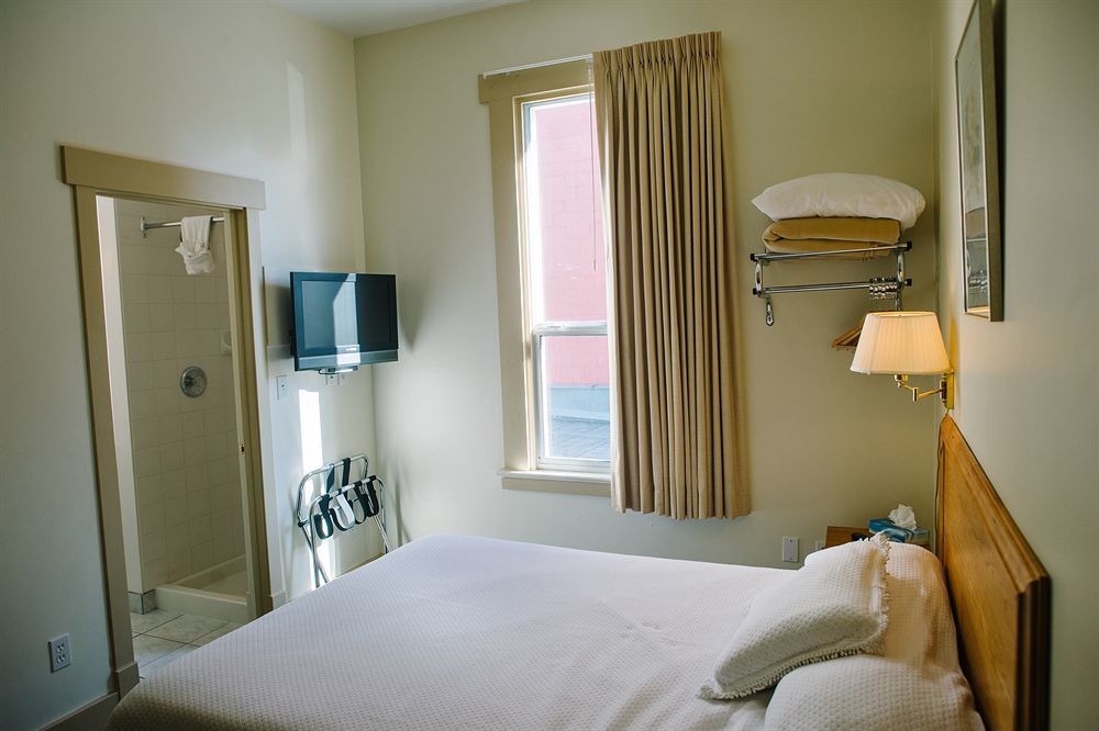 Royal Hotel Chilliwack Extérieur photo